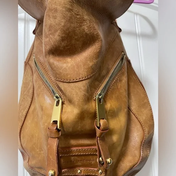 Marc Jacobs Tan Leather Hobo Bag with Gold Accents - Picture 5 of 16
